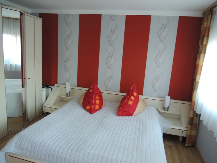 Schlafzimmer 1