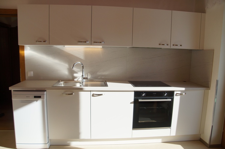 Küche mit Sitzecke und Terrasse