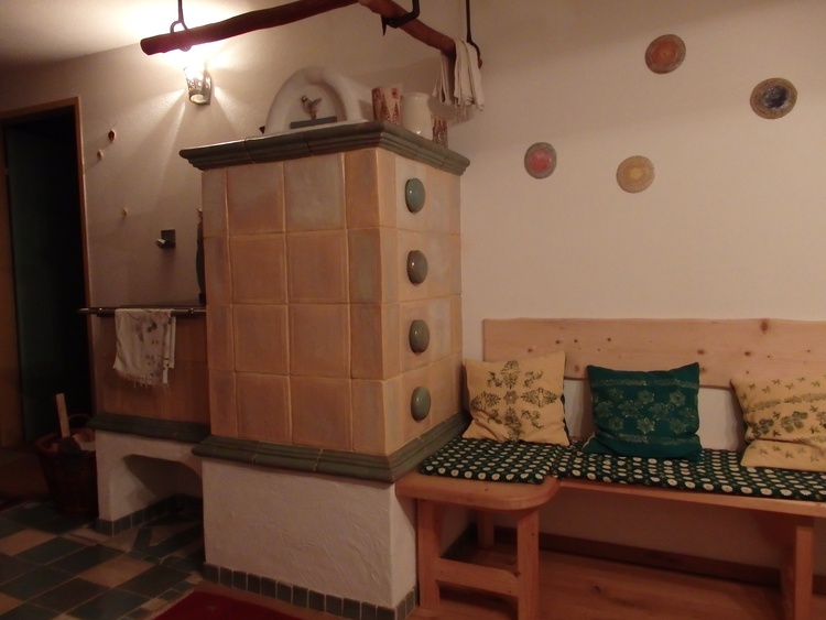 Kachelofen mit Tischherd