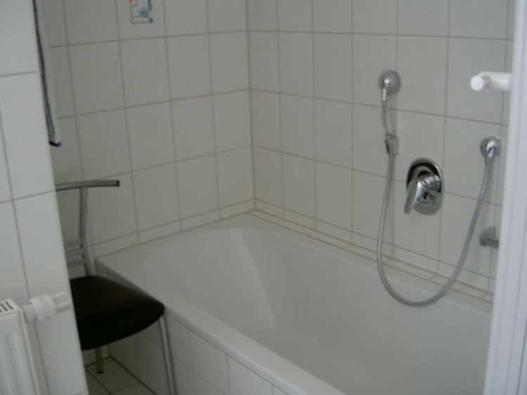 Badewanne und Dusche