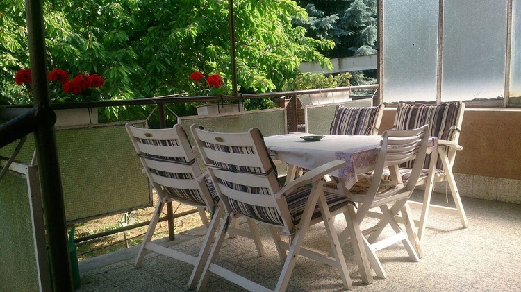 Terrase mit Gartenblick