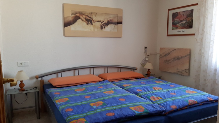 Rückansicht mit Pool