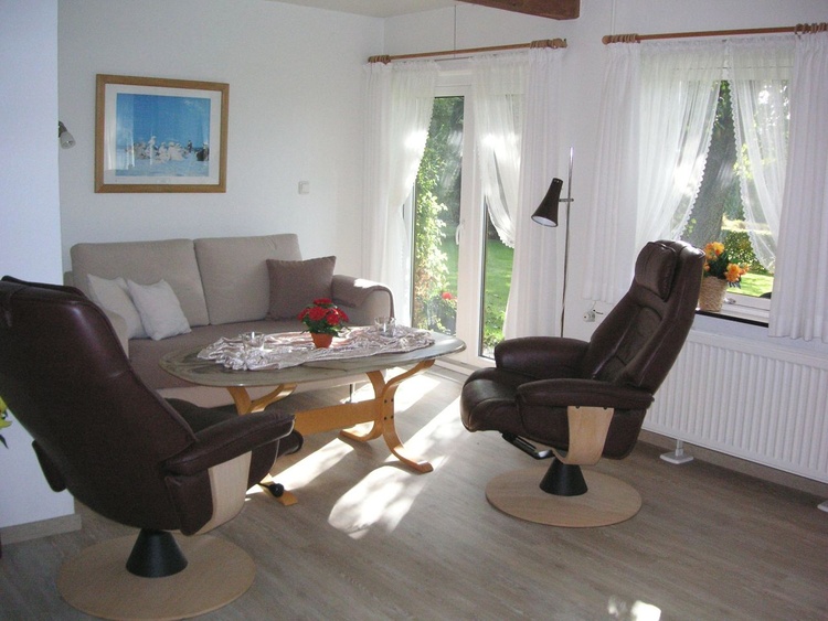 Fewo 3: Der Wohnraum mit direktem Gartenzugang