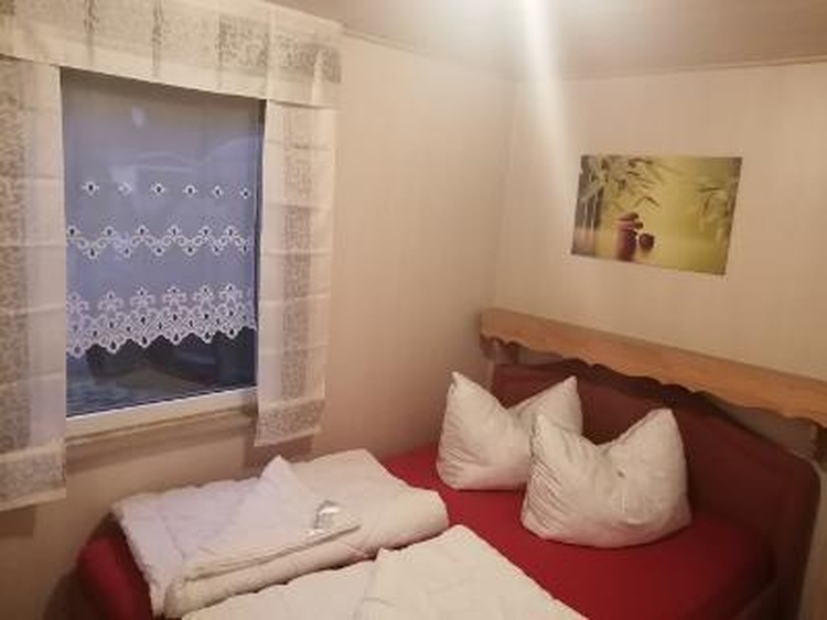 Schlafzimmer mit Doppelbett