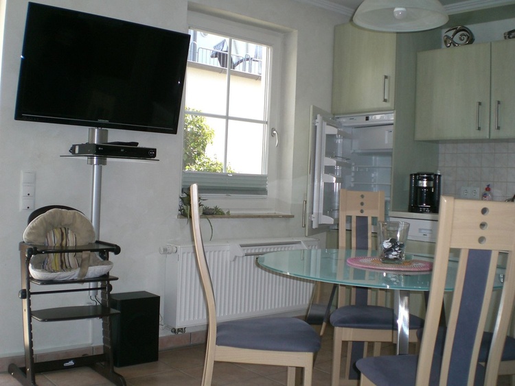 großer LED-TV, Heimkino-Anlage