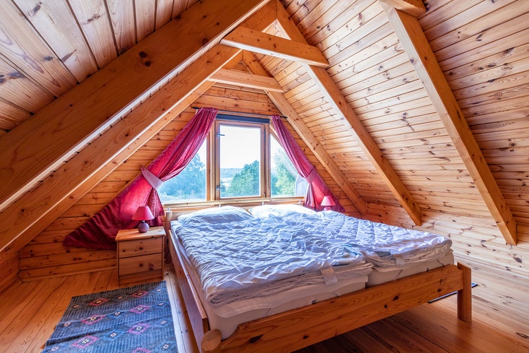 Schlafzimmer mit Doppelbett