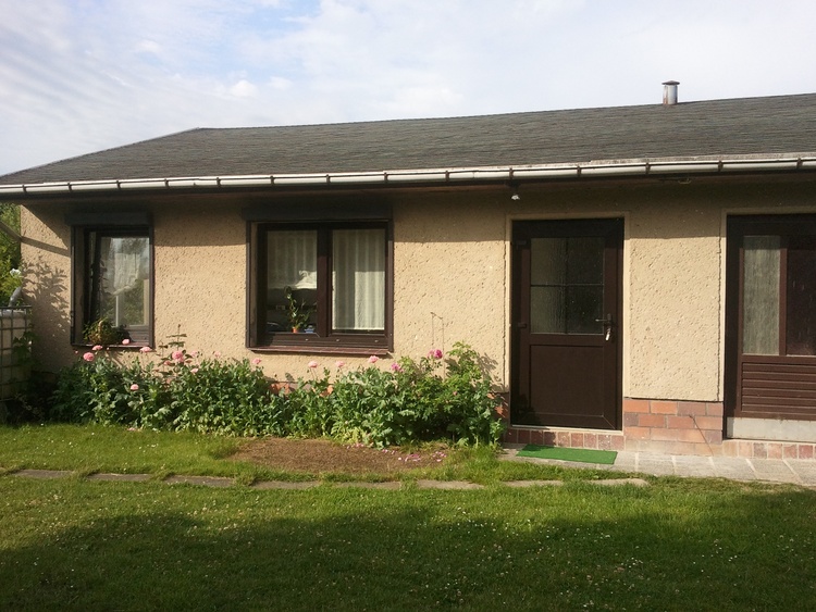 Bungalow mit Eingangstür