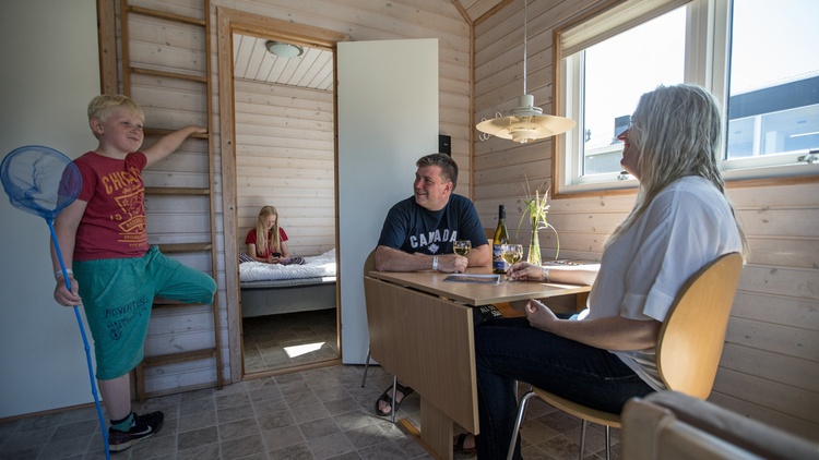 Voll ausgestattet mit Bad und Toilette, zwei Schlafzimmer