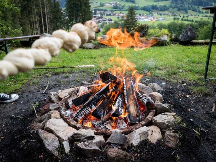 Lagerfeuer im Sommer