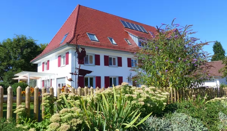 Bauernhaus mit Wohnungen im Obergeschoss
