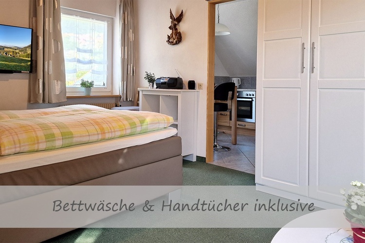 Bettwäsche und Handtücher inklusive