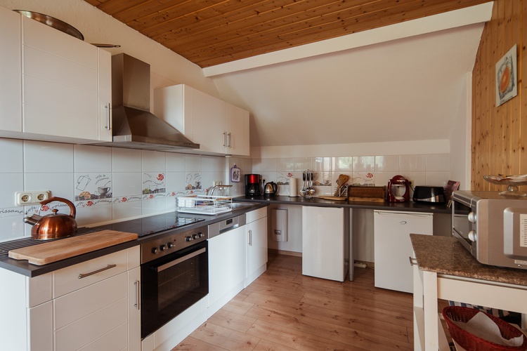 FW Lavendel Küche mit Esstisch