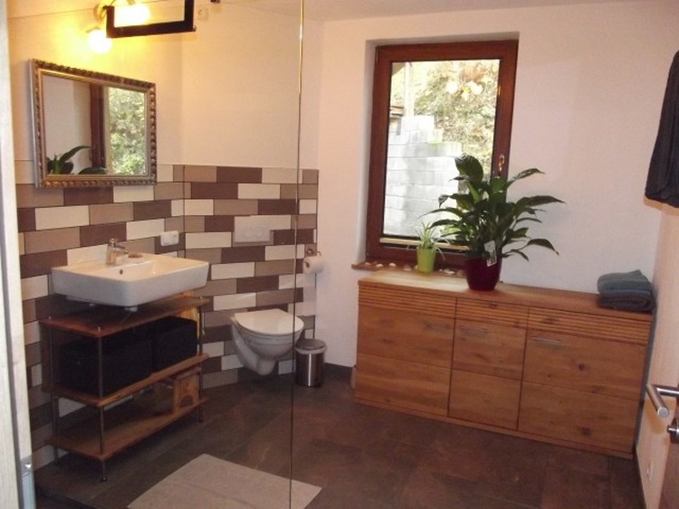 Badezimmer mit Walk Inn Dusche