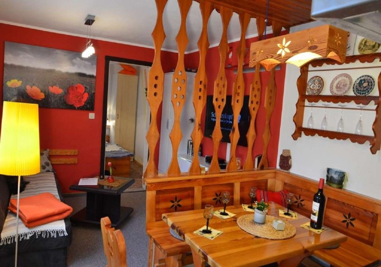 Haus am Stein für 2 bis 4 Pers. 2 getr. Schafz. Weitere Infos-http://www.ferieneinrichtungen.eu/