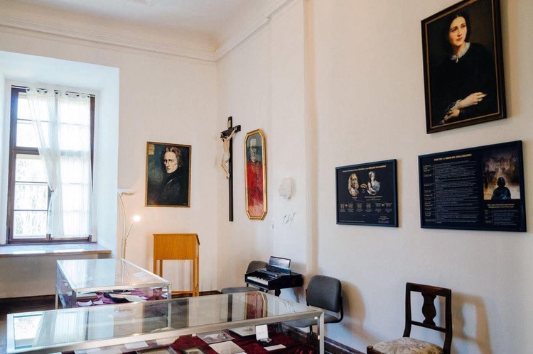 Im Liszt-Zimmer sehen Sie Unterlagen, Dokumente und persönliche Gegenstände, die die enge Beziehung