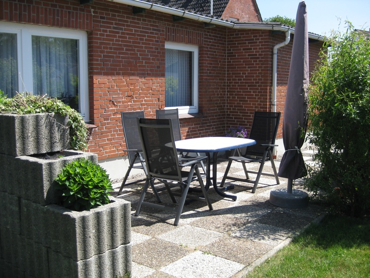 Terrasse hinter dem Haus