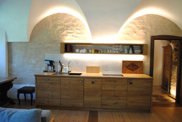 Ingerle-Klause Küchenzeile im Wohnraum