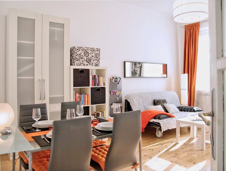 gemütliches Wohnzimmer mit Essplatz