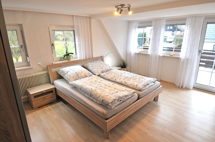 Schlafzimmer 1