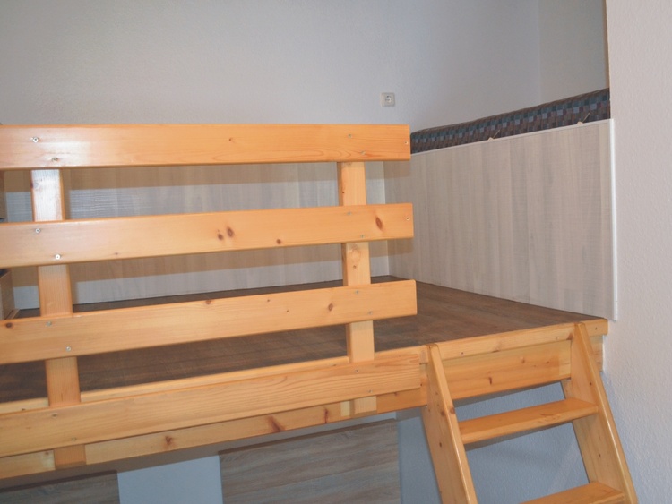 Empore mit Schreibtisch und Schlafkoje