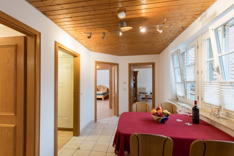 Diele mit Esstisch und 4 Stühlen