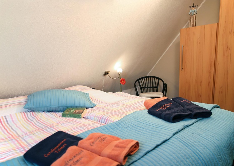 Schlafzimmer + Schrank
