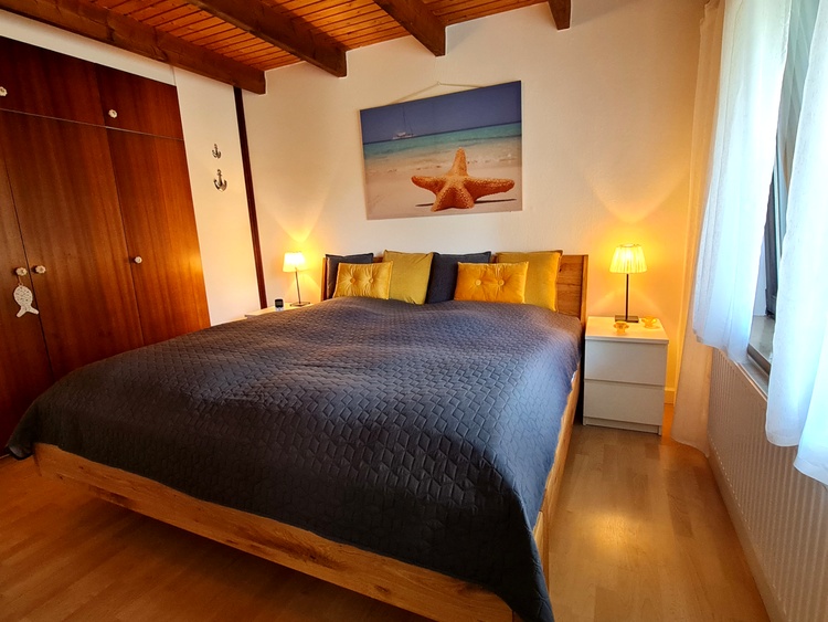 Schlafzimmer mit Luxus -Wasserbett