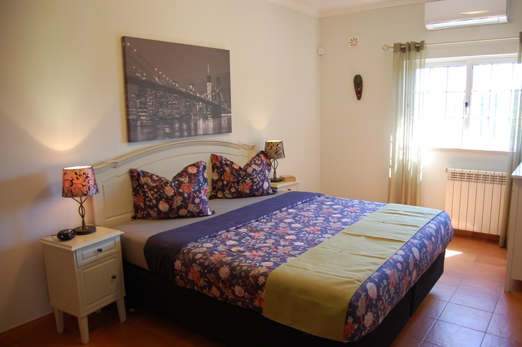 Schlafzimmer 1