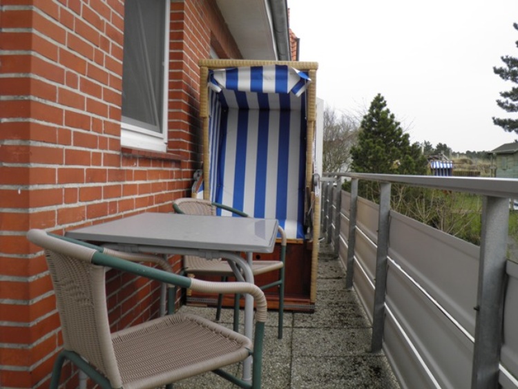 Balkon mit Strandkorb