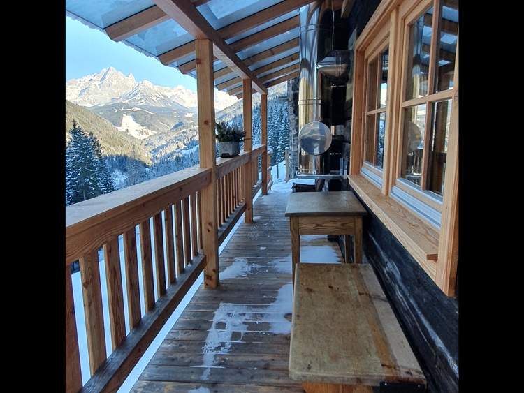 Balkon mit Blick zum Dachstein