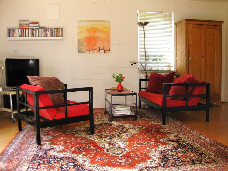 Die gemütliche Sitzecke mit dem Fernseher