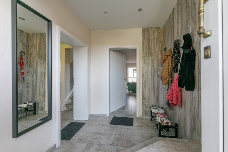 Eingangsbereich mit Blick ins Wohnzimmer