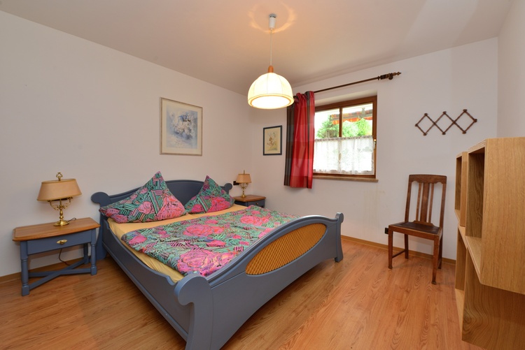 Schlafzimmer mit Doppelbett