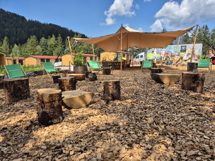 Spielplatz und Plazza