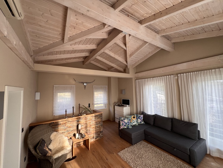 Wohn-/ Schlafbereich (3 Personen) mit Kamin, obere Etage Wohn-/ Schlafbereich (3 Personen) mit Kamin, obere Etage