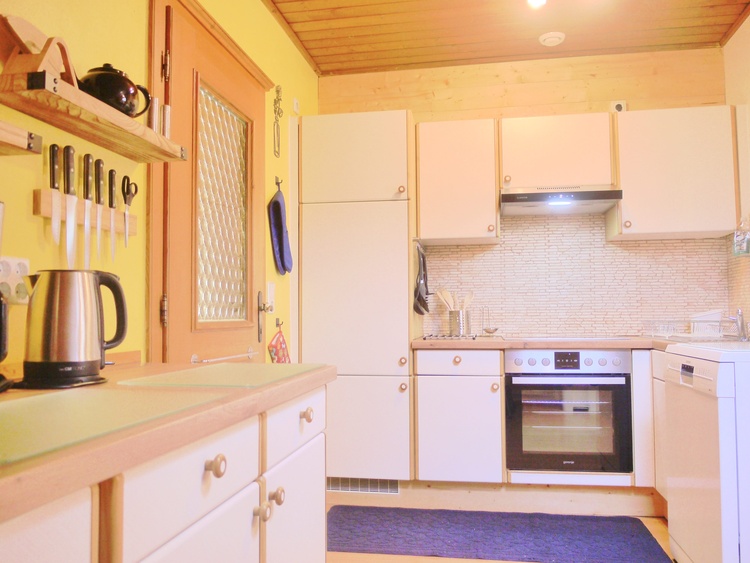 Gut ausgestattete Küche