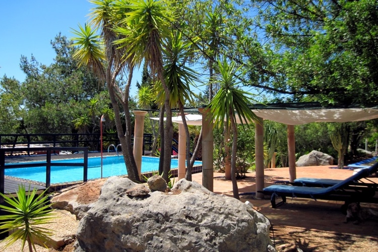 Unsere schoene Poollandschaft mit Sonnenliegen unter Schattentuechern-Willkommen! Unsere schoene Poollandschaft mit Sonnenliegen unter Schattentuechern-Willkommen!