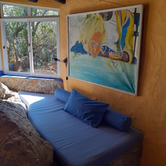 Einblick auf di Felsennase mit Ruhestatt zum lesen und faulenzen kann auch ein Kinderbett werden. Einblick auf di Felsennase mit Ruhestatt zum lesen und faulenzen kann auch ein Kinderbett werden.