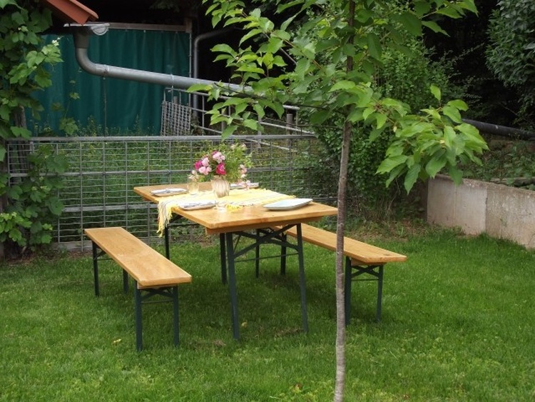 Gästegarten mit Sitzgelegenheit