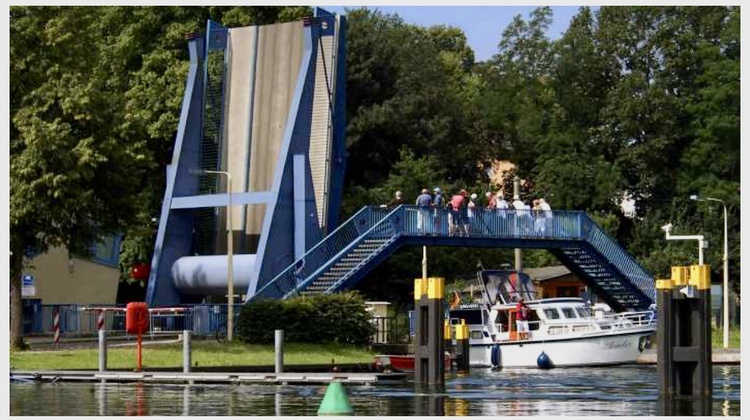 Woltersdorfer Schleuse mit Restaurants, Cafés und Brauerei Woltersdorfer Schleuse mit Restaurants, Cafés und Brauerei