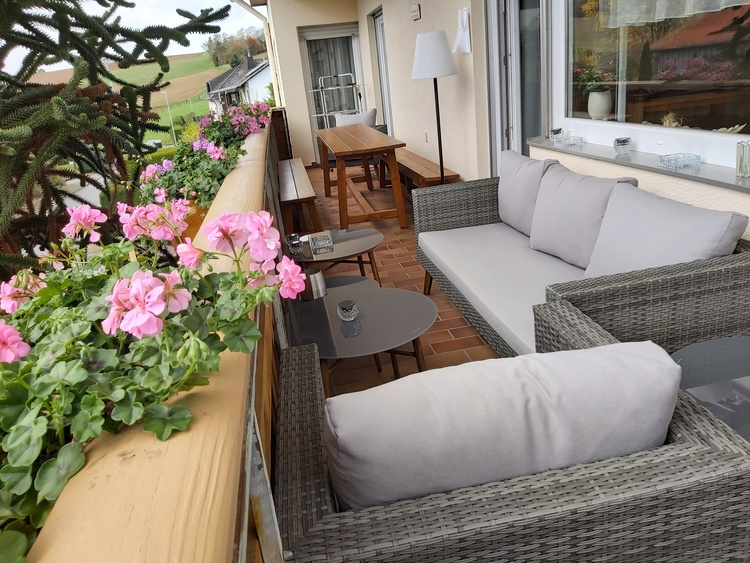 Lounge auf dem 10 m Balkon Lounge auf dem 10 m Balkon