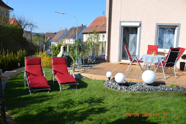 Garten mit Liegestühle Garten mit Liegestühle
