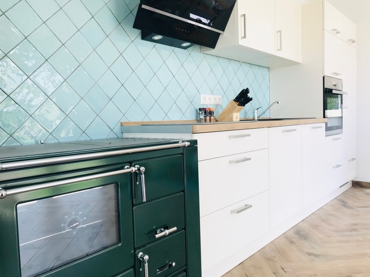 Landhausofen in der großzügigen Küche Landhausofen in der großzügigen Küche