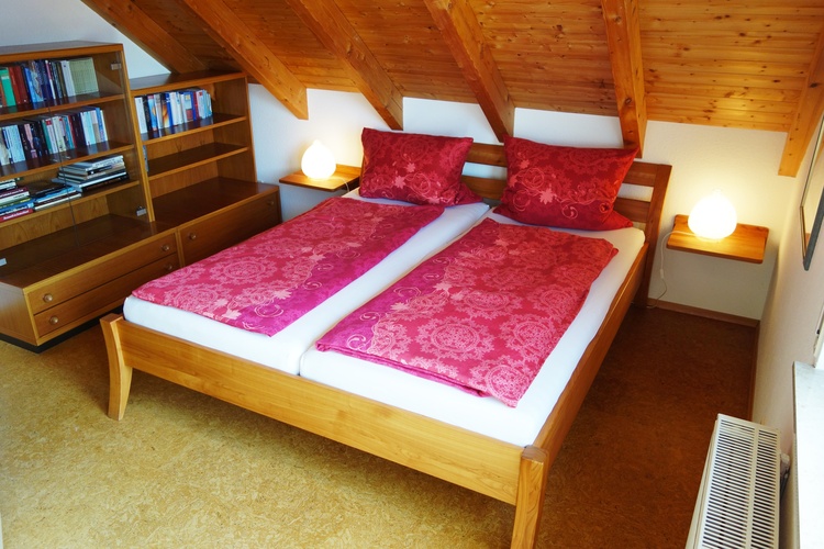 Schlafzimmer mit Bücherschrank Schlafzimmer mit Bücherschrank
