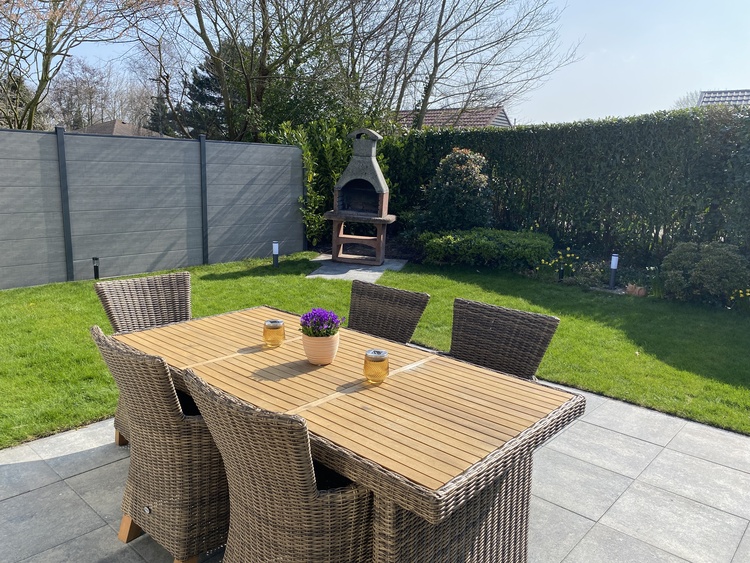 Gemütlicher Garten mit BBQ-Grill Gemütlicher Garten mit BBQ-Grill