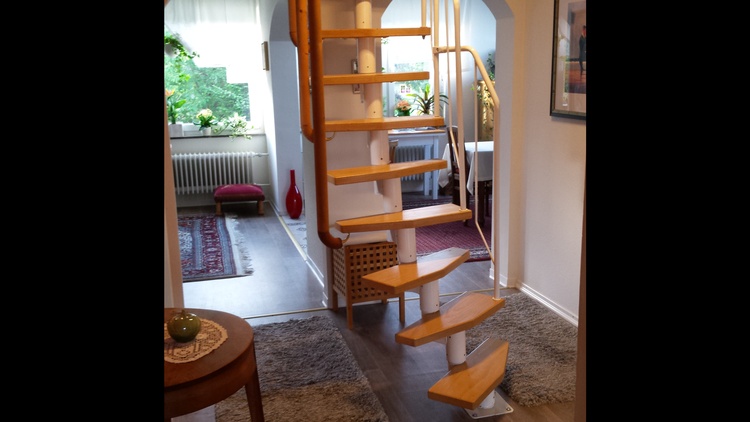 Platzspartreppe zum Dachboden Platzspartreppe zum Dachboden