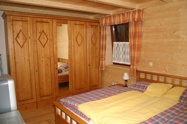 Schlafzimmer 1