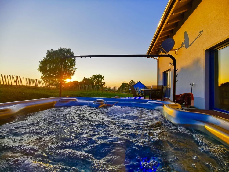 Außenwhirlpool zur ganzjährigen Nutzung Außenwhirlpool zur ganzjährigen Nutzung